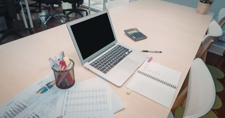 Workstation Design Ideas That Maximize Office Productivity and Space Efficiency